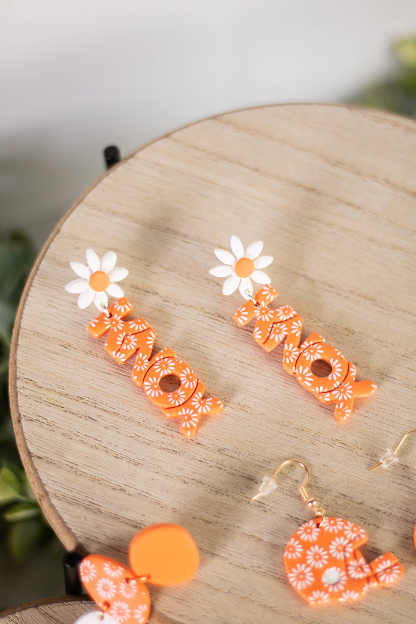 TN Daisy Collection - Knox - Tennessee: Helmet dangles