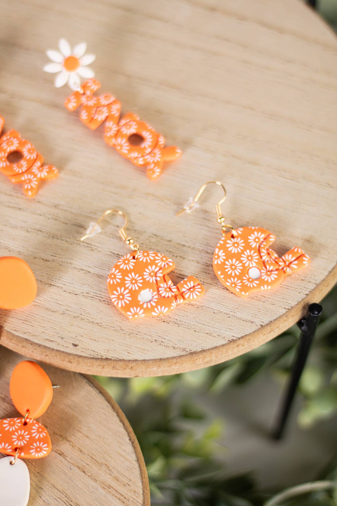 TN Daisy Collection - Knox - Tennessee: Helmet dangles