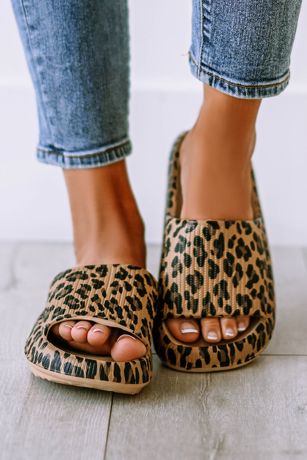 Leopard Print Thick Sole Slip On Slippers