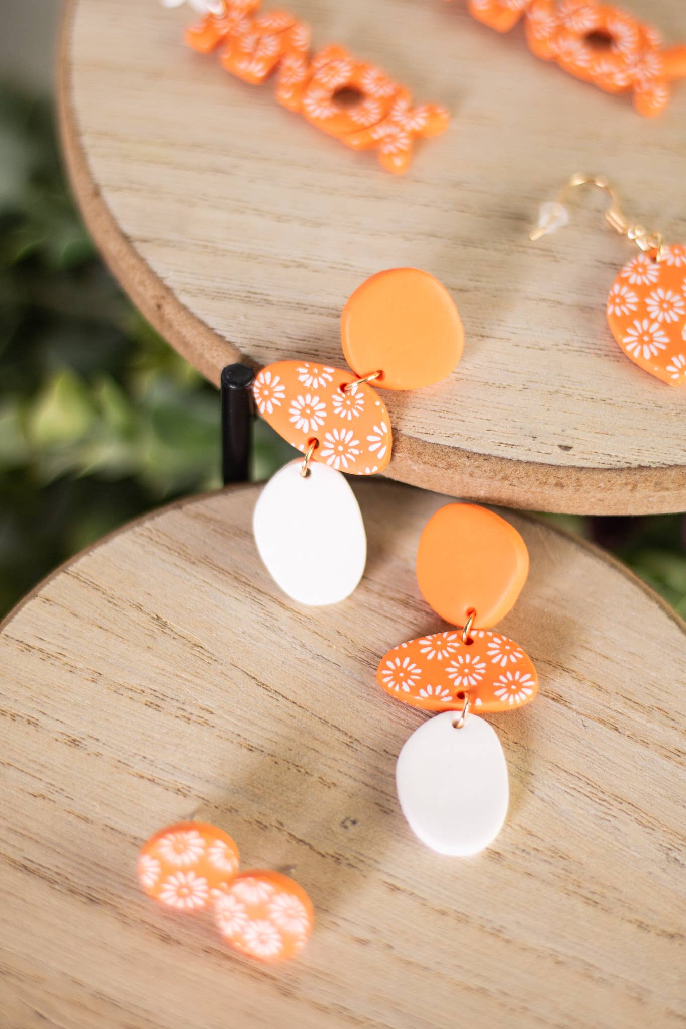 TN Daisy Collection - Knox - Tennessee: Helmet dangles