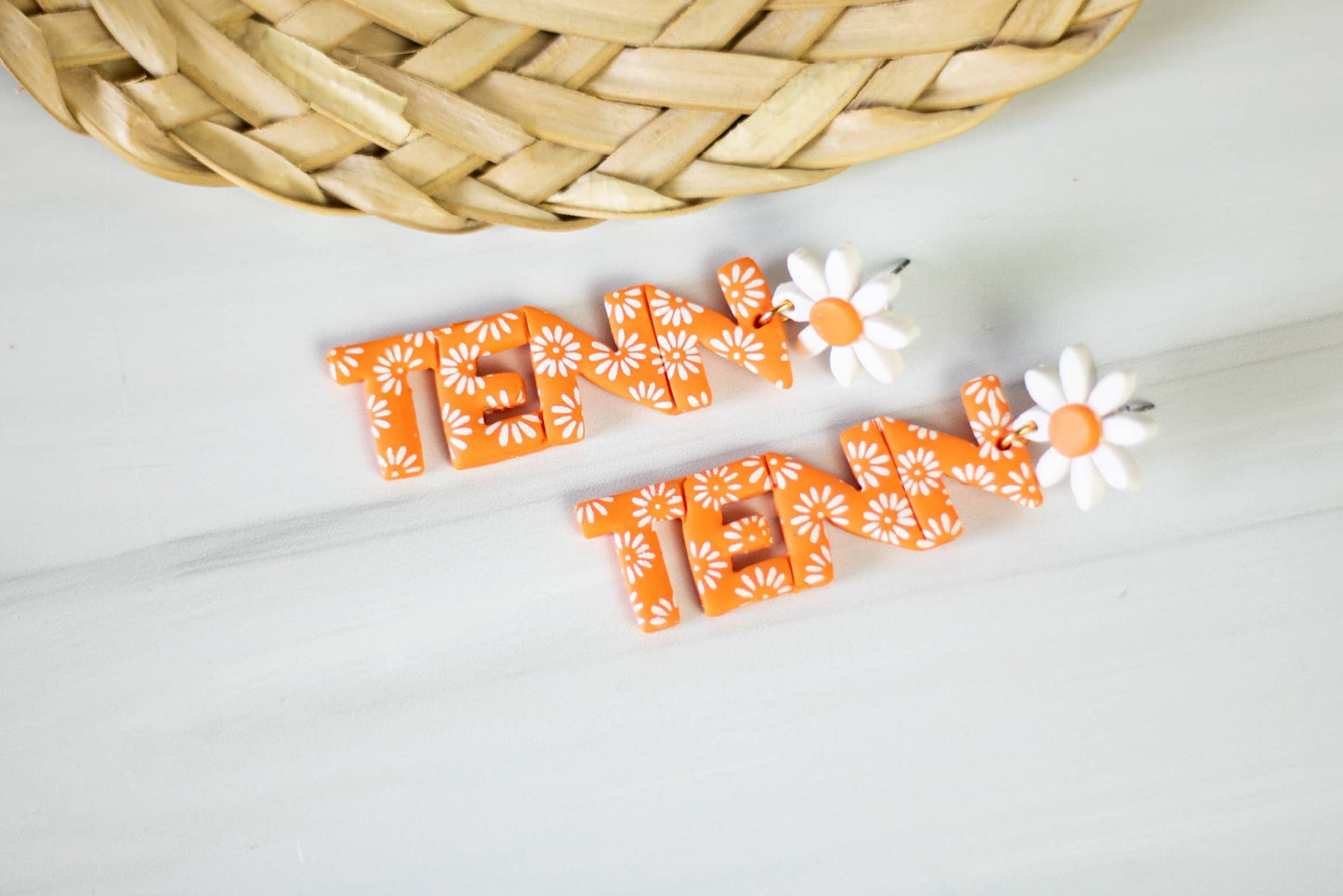 TN Daisy Collection - Knox - Tennessee: Helmet dangles