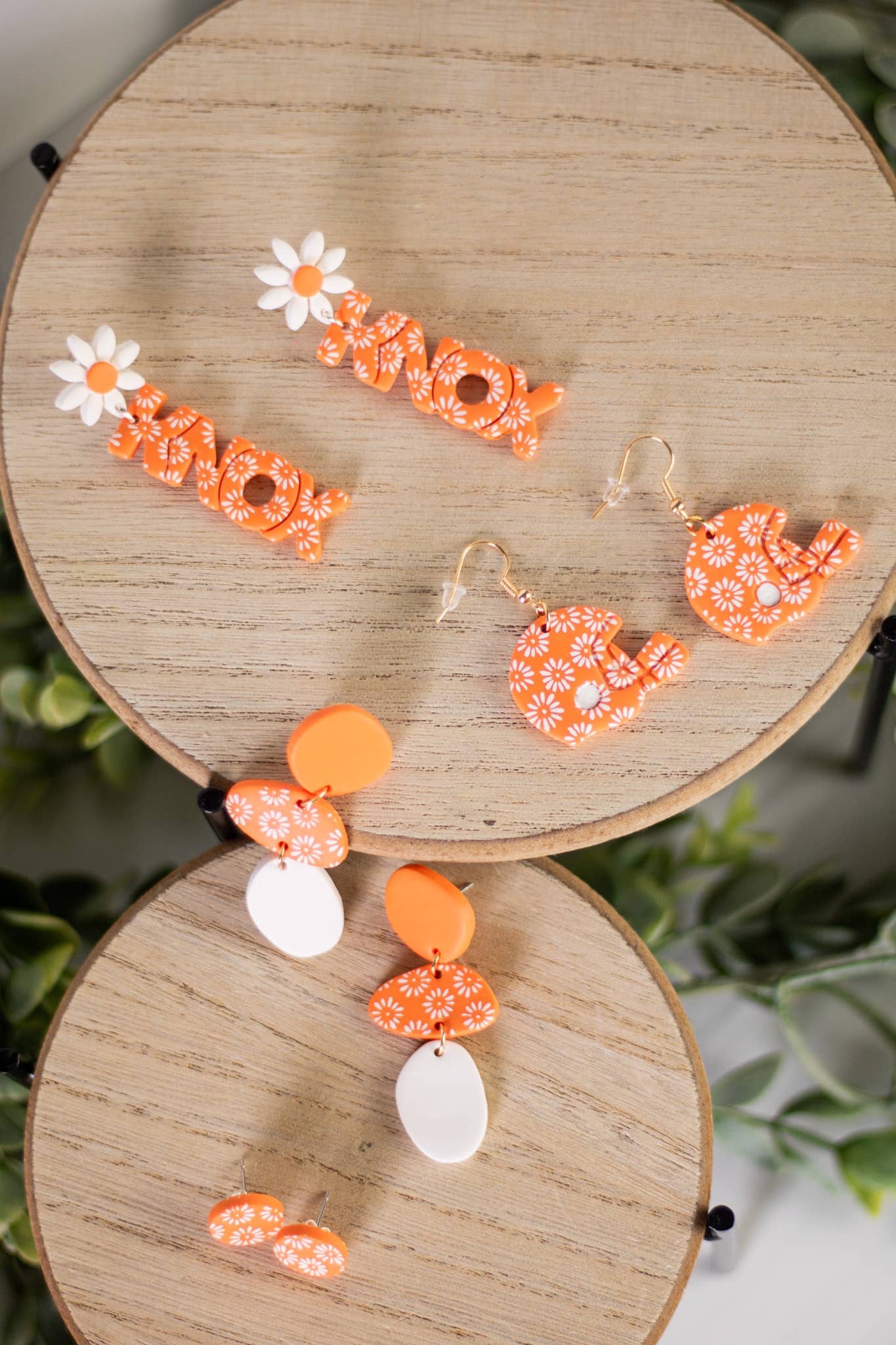 TN Daisy Collection - Knox - Tennessee: Helmet dangles